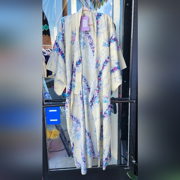 Authentic silk kimono - Picture 1 of 5